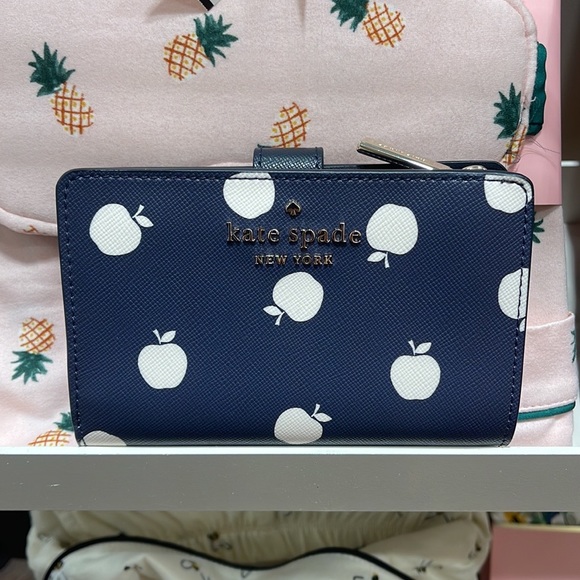 Kate Spade Staci Large White Apple Compartment Bifold Wallet
BLAZER BLUE MULTI - Picture 15 of 16